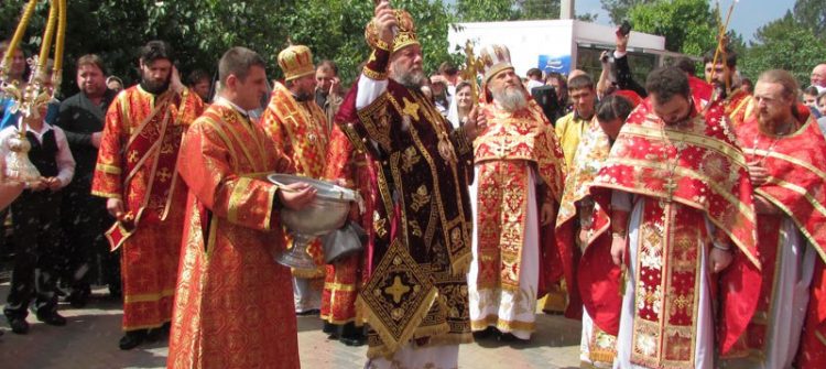 În Duminica a V-a după Paști, ÎPS Mitropolit Vladimir s-a rugat în mijlocul creștinilor din s. Hrustovaia