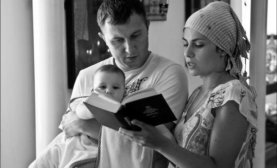 Rugăciunea aduce pace în familie - Altarul Credinței