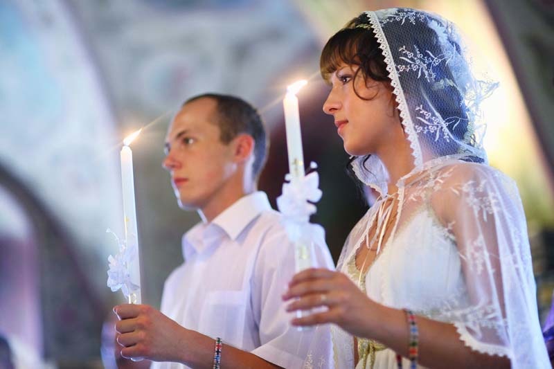 Невеста отказала жениху. Венчание. Жених и невеста венчание. Венчание в церкви. Невеста в храме.